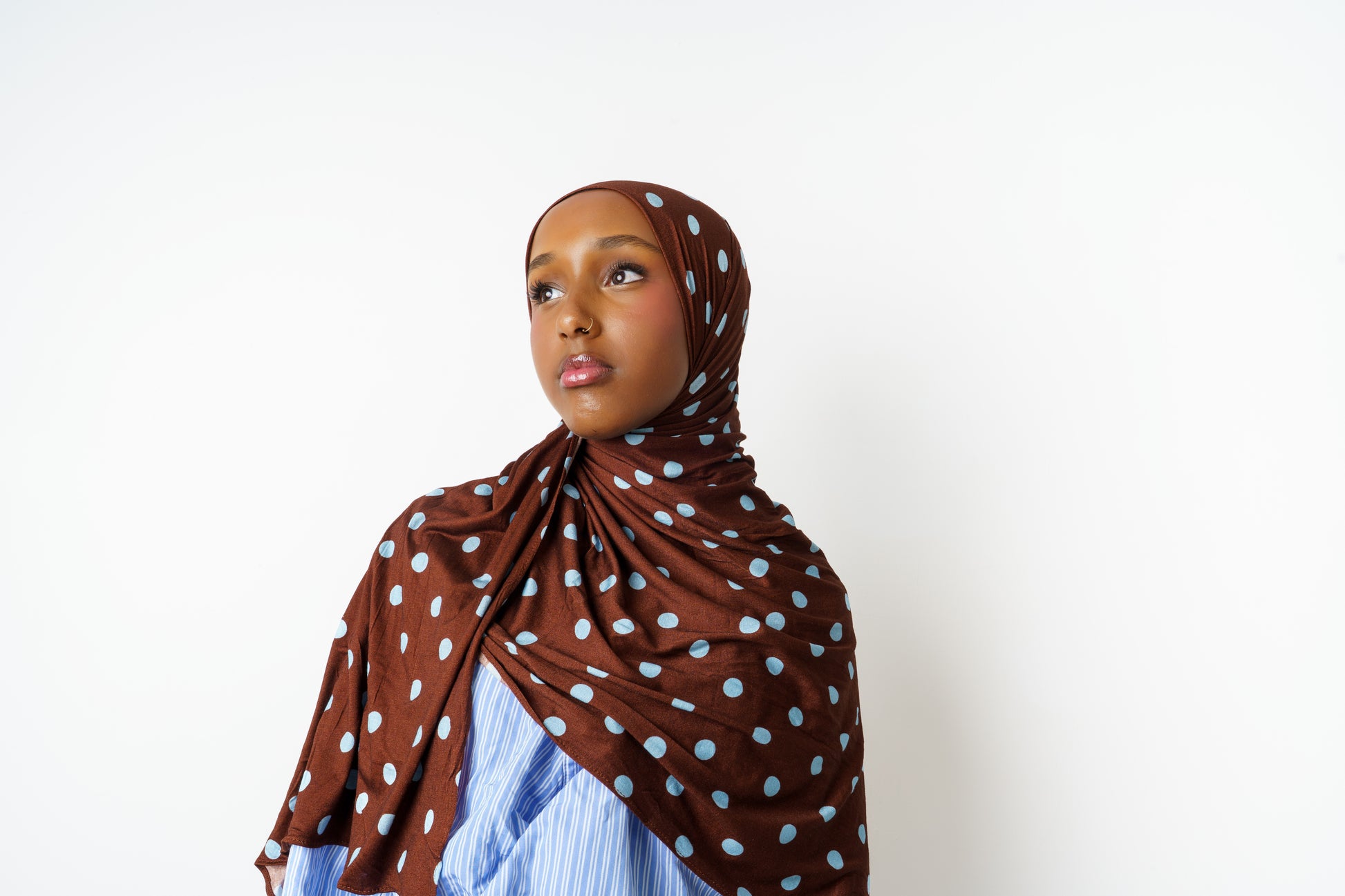 Woman wearing Bluebell printed jersey hijab