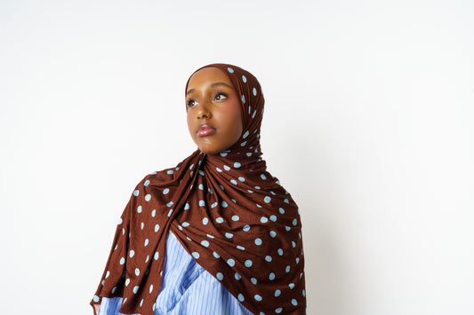 Woman wearing Bluebell printed jersey hijab