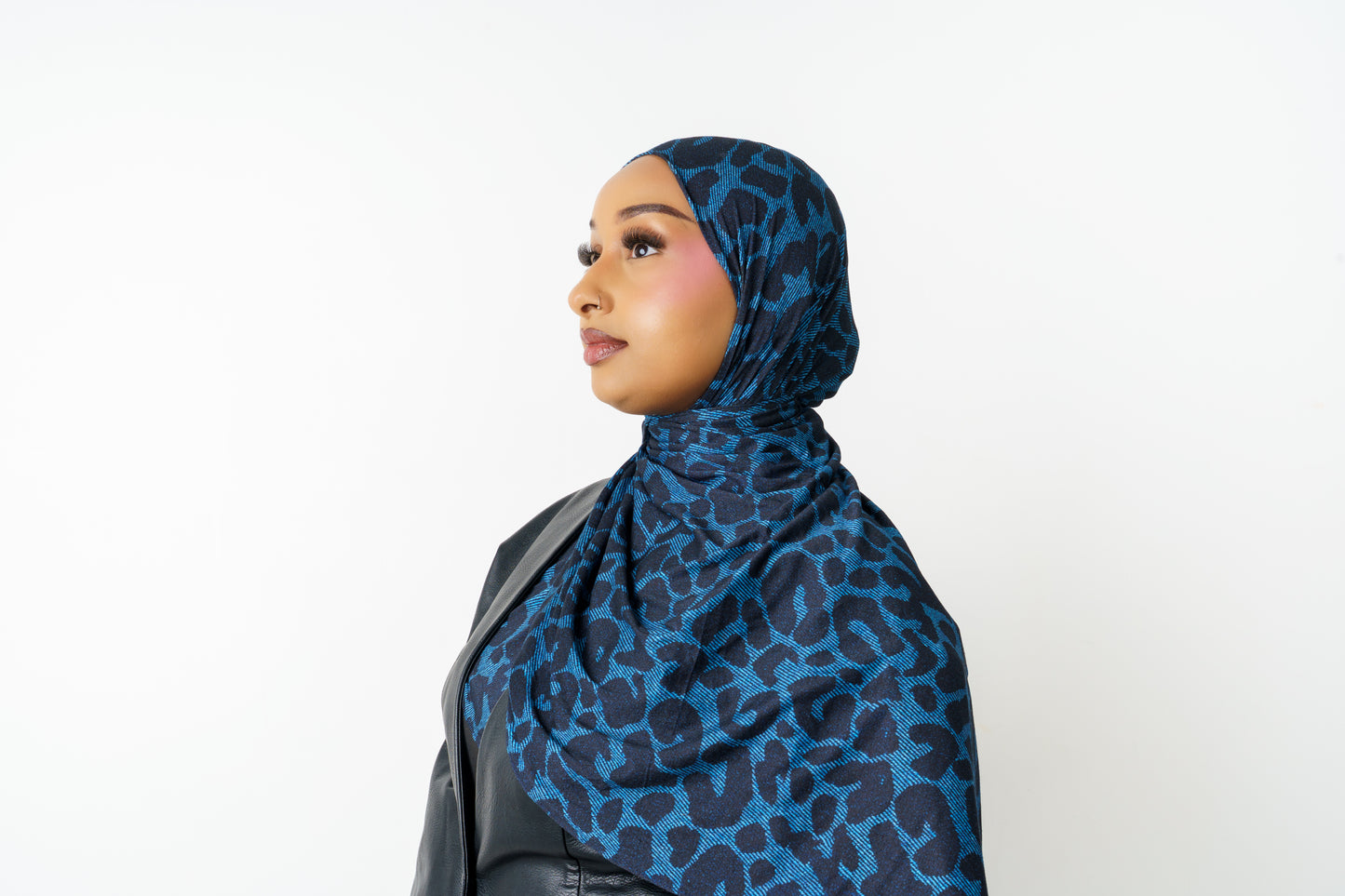Woman wearing Ink Crush printed jersey hijab